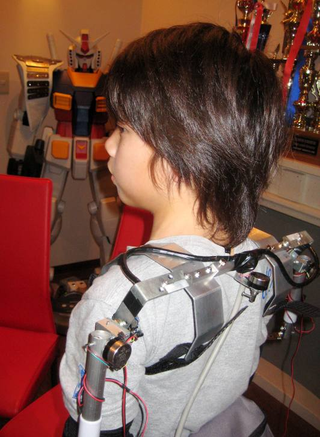 Illustration for article titled Girl Pilots Japanese Fighting Robot With Gundam Master/Slave Control Suit